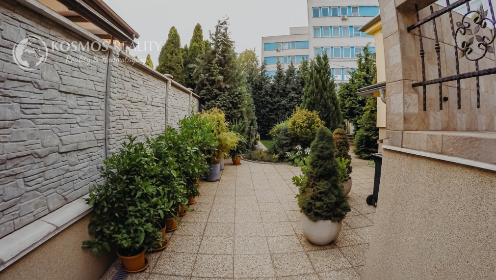 Predaj rekonštruovaného  RD s dvojgarážou v centre - Nerudova, Košice