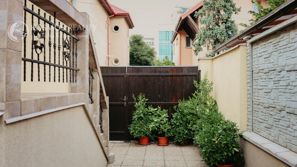 Predaj rekonštruovaného  RD s dvojgarážou v centre - Nerudova, Košice