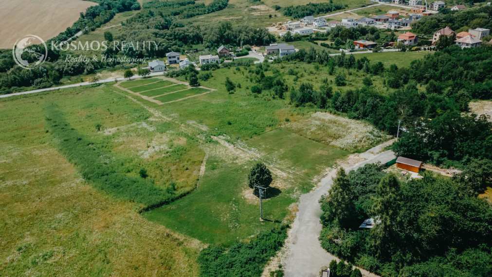 STAVEBNÝ POZEMOK - LORINĆÍK