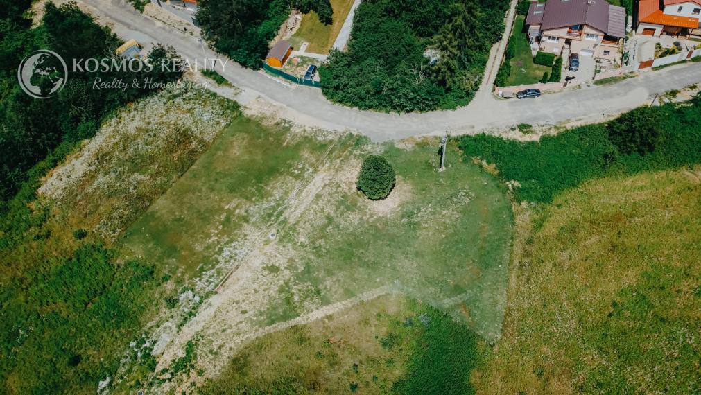 STAVEBNÝ POZEMOK - LORINĆÍK