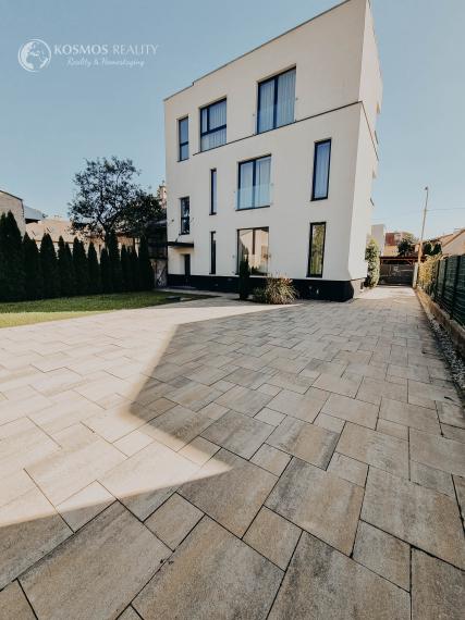 Na prenájom 2 izbový byt s veľkou terasou, Kupeckého, Košice