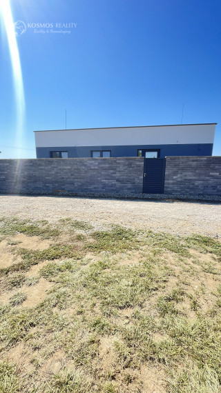 Rodinný dom v stave holodomu - ČAŇA - TAJVAN