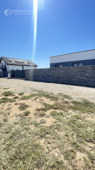 Rodinný dom v stave holodomu - ČAŇA - TAJVAN