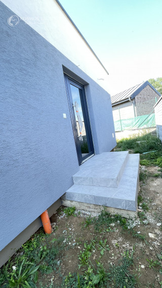 Rodinný dom v stave holodomu - ČAŇA - TAJVAN