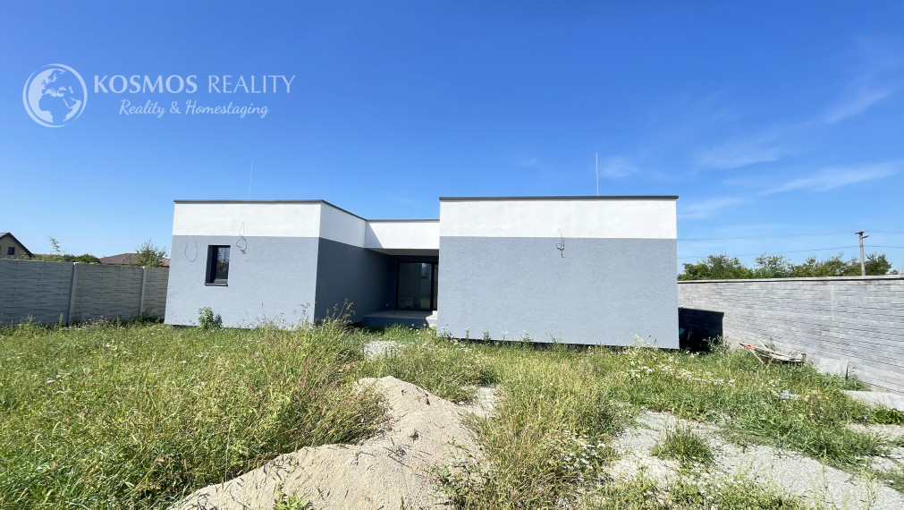 Rodinný dom v stave holodomu - ČAŇA - TAJVAN