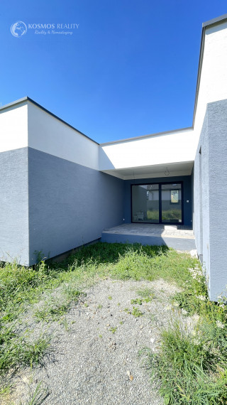 Rodinný dom v stave holodomu - ČAŇA - TAJVAN