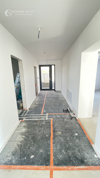 Rodinný dom v stave holodomu - ČAŇA - TAJVAN