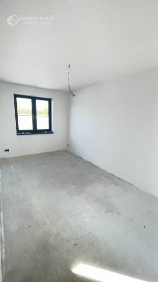 Rodinný dom v stave holodomu - ČAŇA - TAJVAN