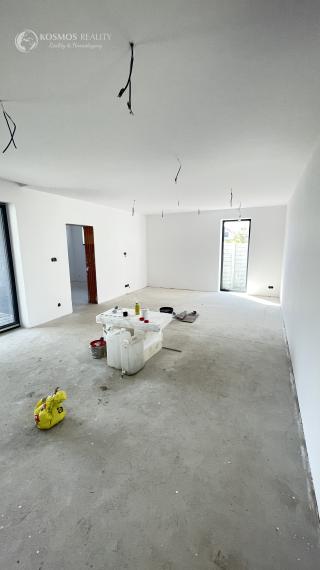 Rodinný dom v stave holodomu - ČAŇA - TAJVAN