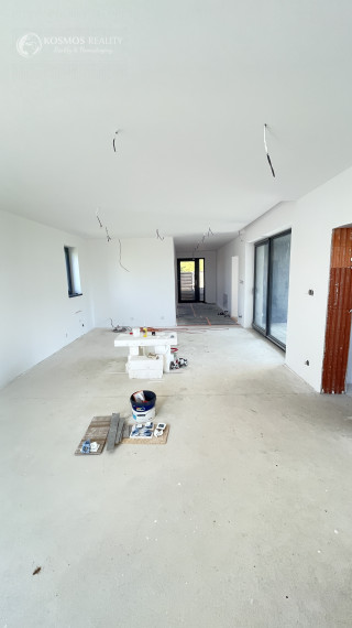 Rodinný dom v stave holodomu - ČAŇA - TAJVAN