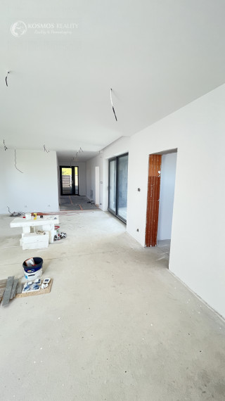 Rodinný dom v stave holodomu - ČAŇA - TAJVAN