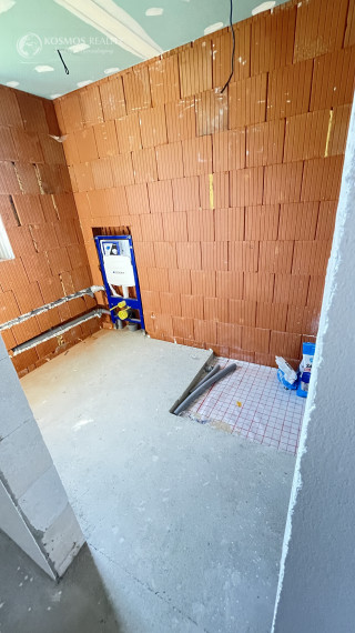 Rodinný dom v stave holodomu - ČAŇA - TAJVAN