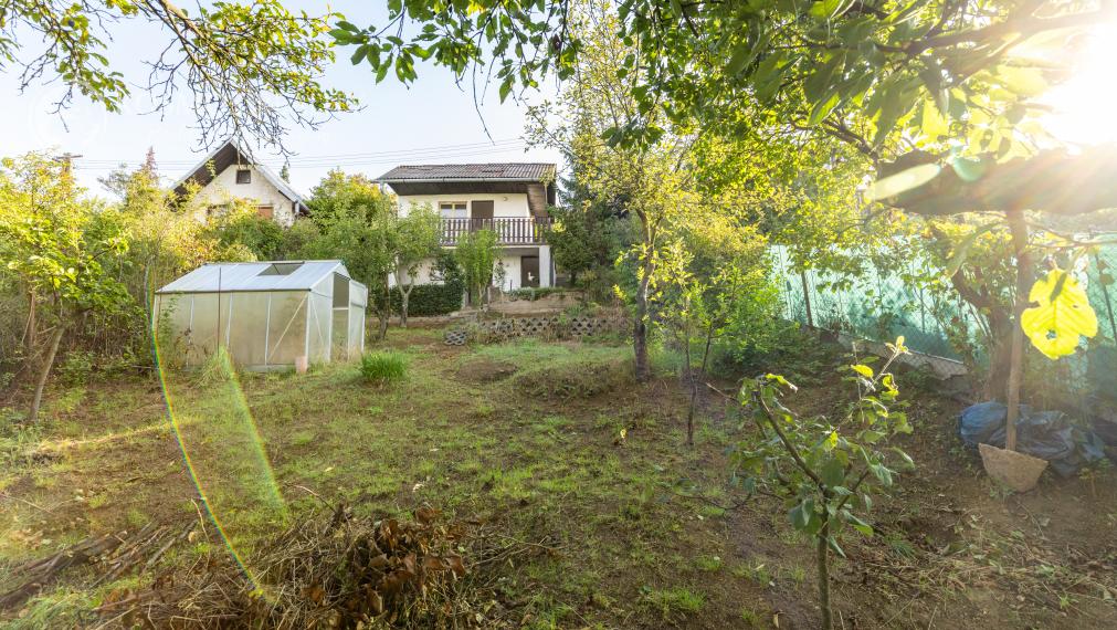 REZERVOVANÉ - Na predaj záhrada s murovanou chatou – Košice-Ťahanovce, záhradkárska oblasť Pod Vinicami