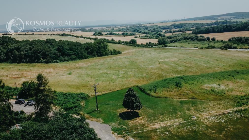 STAVEBNÝ POZEMOK - LORINĆÍK