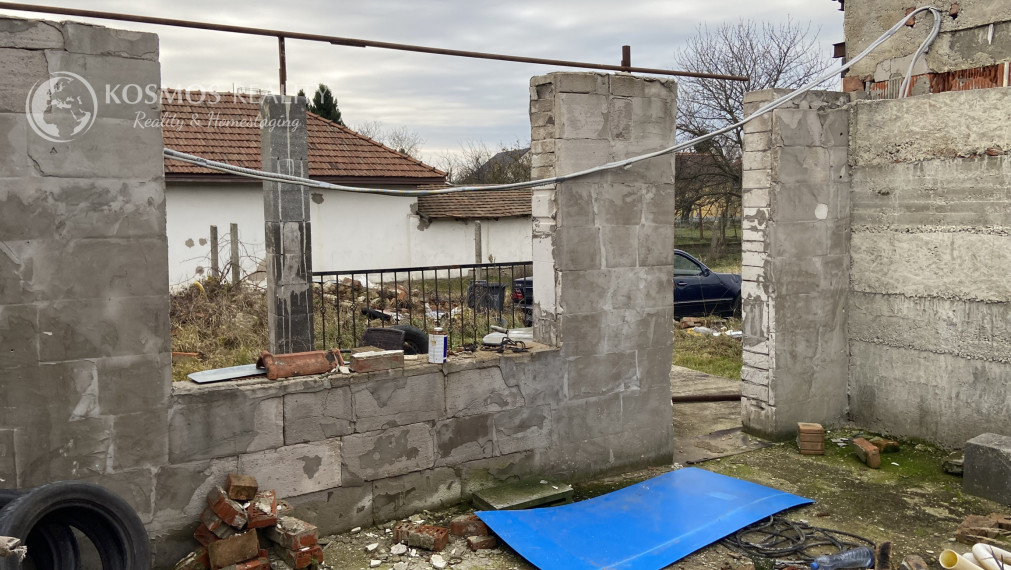 PREDAJ Dom v štádiu rekonštrukcie Encs, Maďarsko