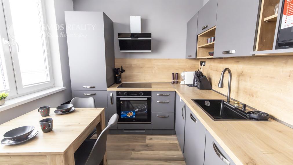 Na PREDAJ 2i byt po komplet rekonštrukcii Azovská ul.Jazero