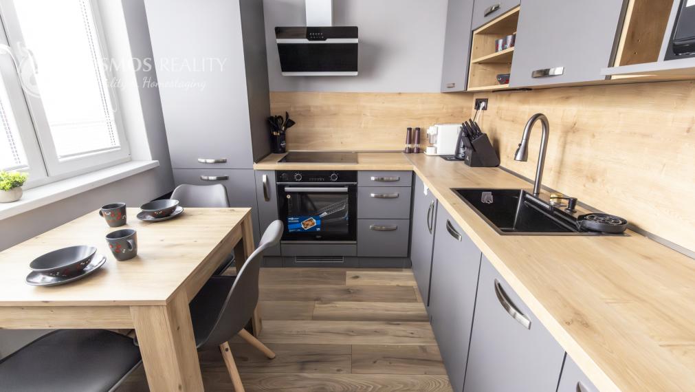 Na PREDAJ 2i byt po komplet rekonštrukcii Azovská ul.Jazero