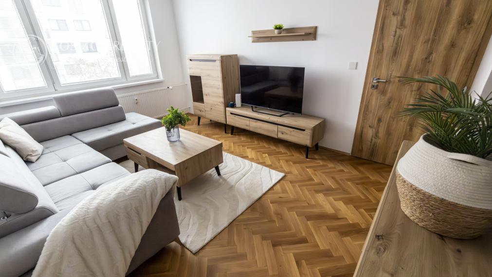 Na PREDAJ 2i byt po komplet rekonštrukcii Azovská ul.Jazero