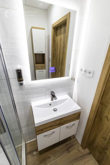 Na PREDAJ 2i byt po komplet rekonštrukcii Azovská ul.Jazero