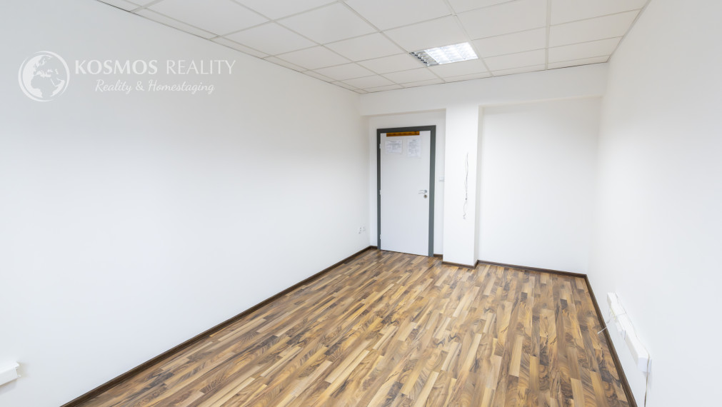 Kancelársky priestor s parkovaním, 16,5m2, Južná Trieda