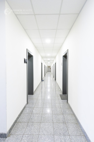 Kancelársky priestor s parkovaním, 16,5m2, Južná Trieda