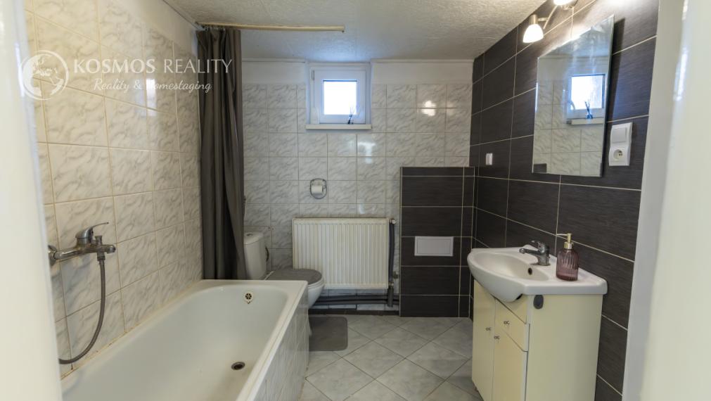 Rodinný dom s veľkým pozemkom v Nižnej Hutke//