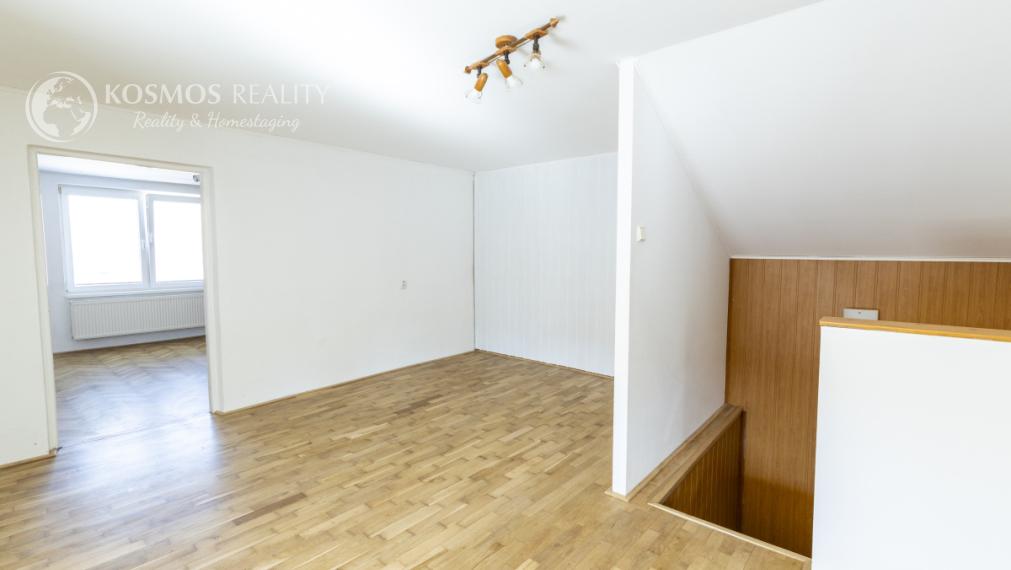 Rodinný dom s veľkým pozemkom v Nižnej Hutke//