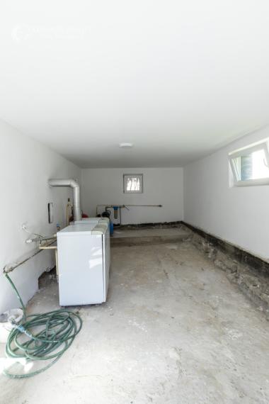 Rodinný dom s veľkým pozemkom v Nižnej Hutke//