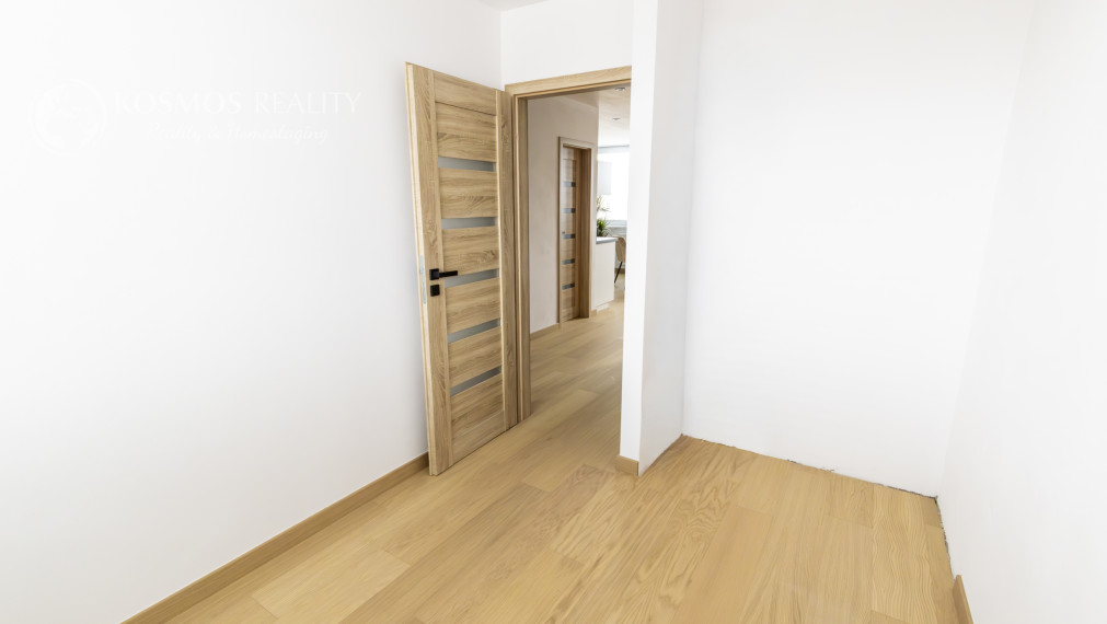 PREDÁM novozrekonštruovaný 3i byt Jazero, Čingovská ulica