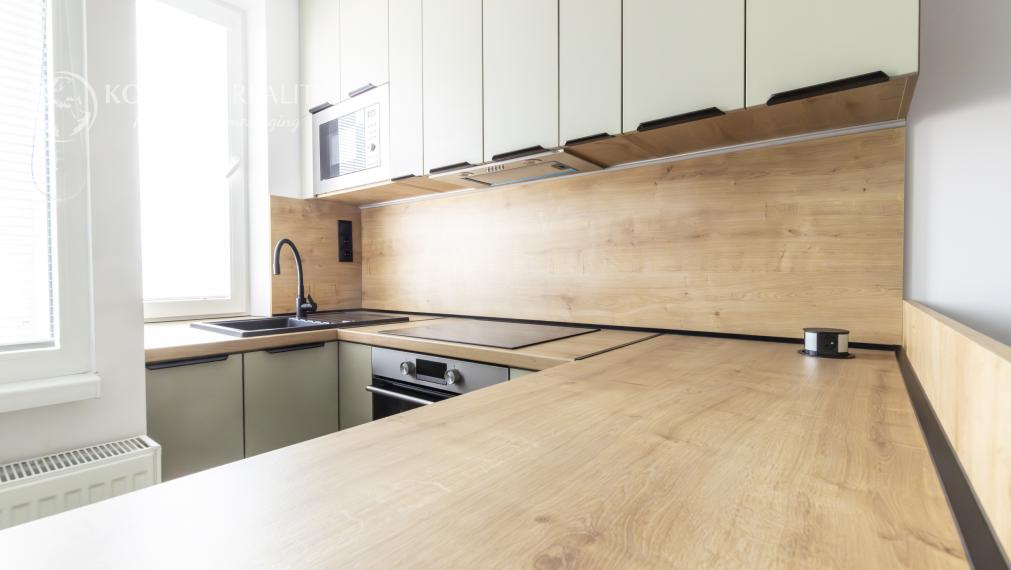 PREDÁM 1,5i byt NARCISOVA ul po komplet rek.