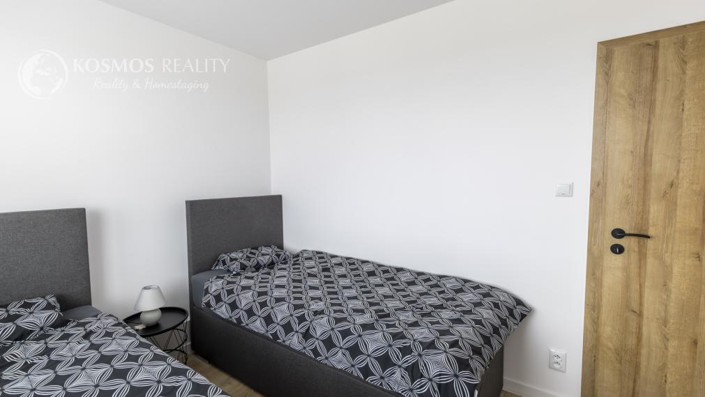 PREDÁM 1,5i byt NARCISOVA ul po komplet rek.