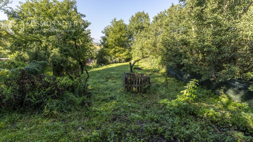Rodinný dom s veľkým pozemkom v Nižnej Hutke//