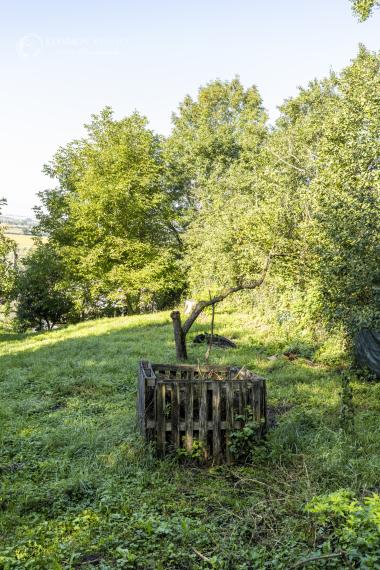 Rodinný dom s veľkým pozemkom v Nižnej Hutke//