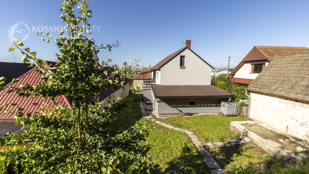 Rodinný dom s veľkým pozemkom v Nižnej Hutke//