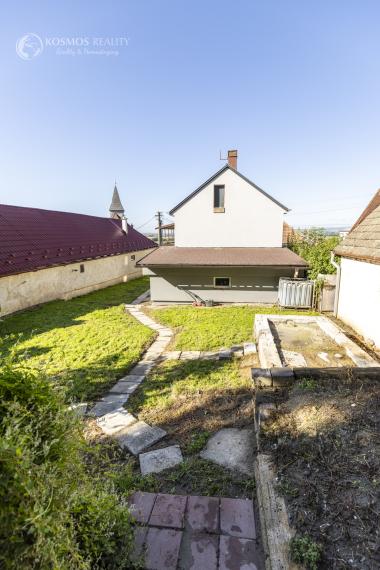 Rodinný dom s veľkým pozemkom v Nižnej Hutke//