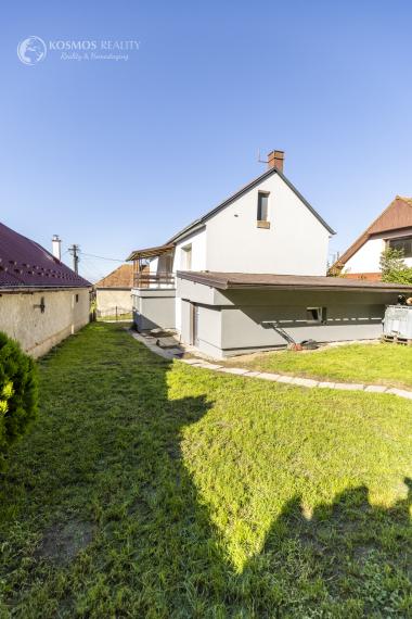 Rodinný dom s veľkým pozemkom v Nižnej Hutke//