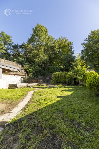 Rodinný dom s veľkým pozemkom v Nižnej Hutke//