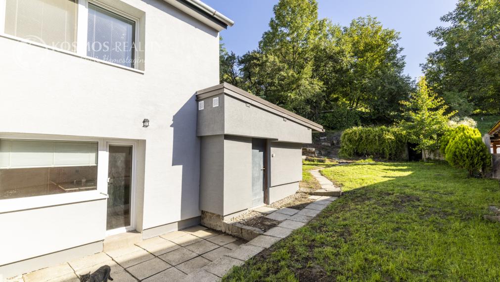 Rodinný dom s veľkým pozemkom v Nižnej Hutke//