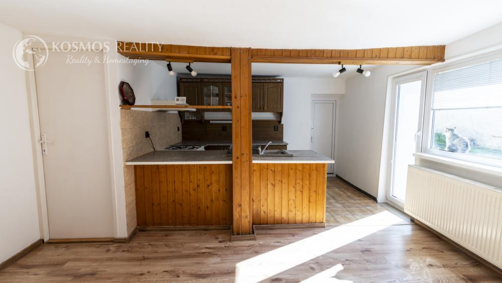 Rodinný dom s veľkým pozemkom v Nižnej Hutke//