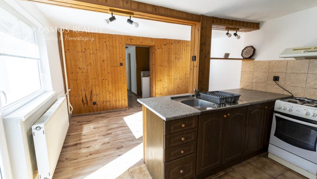 Rodinný dom s veľkým pozemkom v Nižnej Hutke//