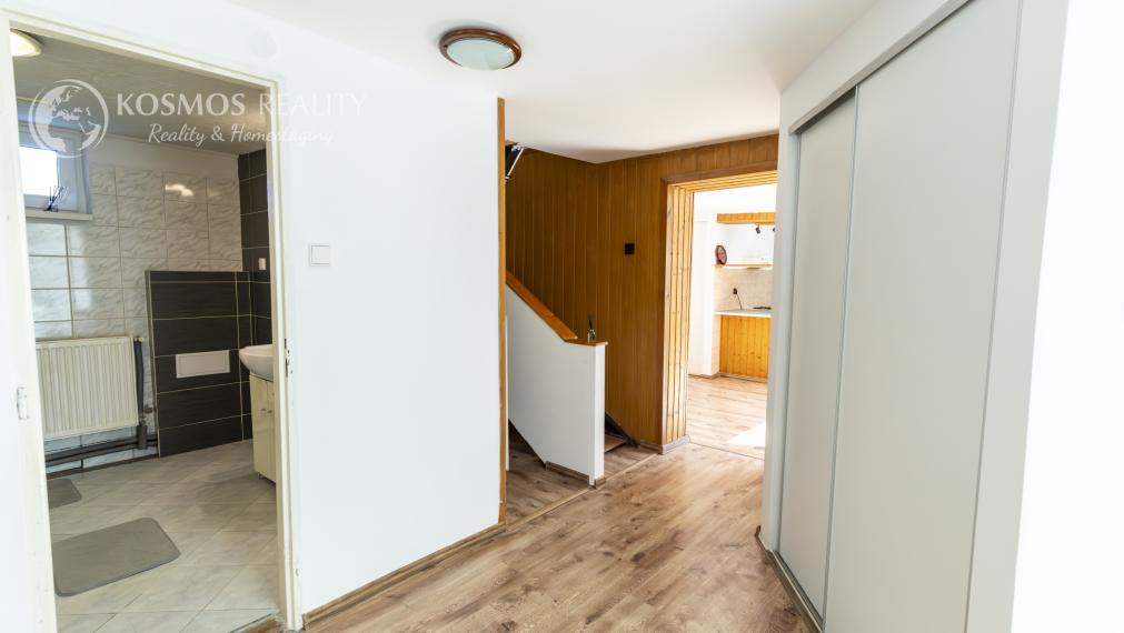 Rodinný dom s veľkým pozemkom v Nižnej Hutke//