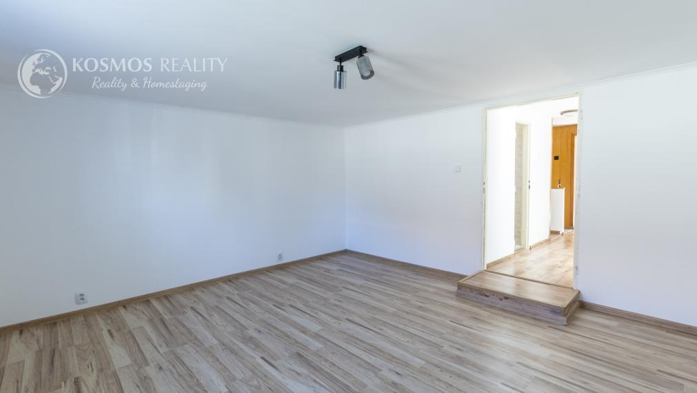 Rodinný dom s veľkým pozemkom v Nižnej Hutke//