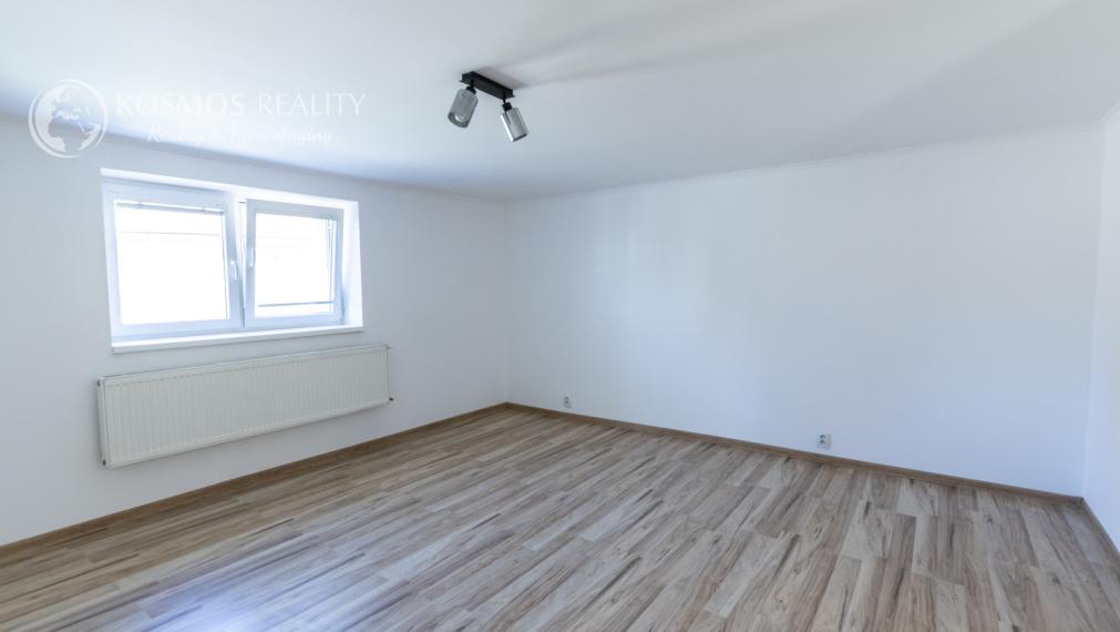 Rodinný dom s veľkým pozemkom v Nižnej Hutke//