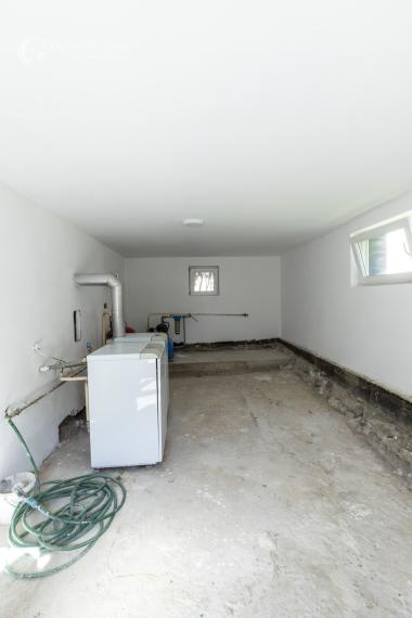 Rodinný dom s veľkým pozemkom v Nižnej Hutke//