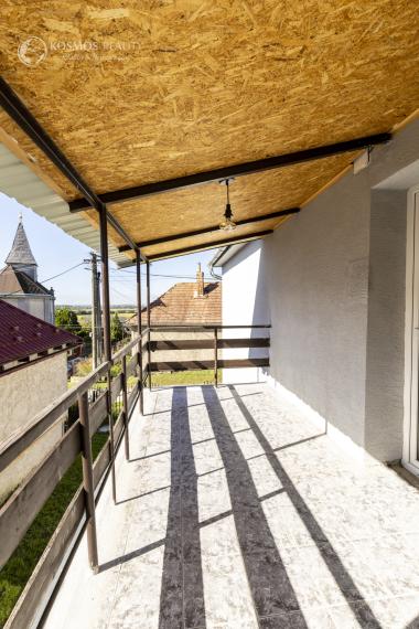 Rodinný dom s veľkým pozemkom v Nižnej Hutke//