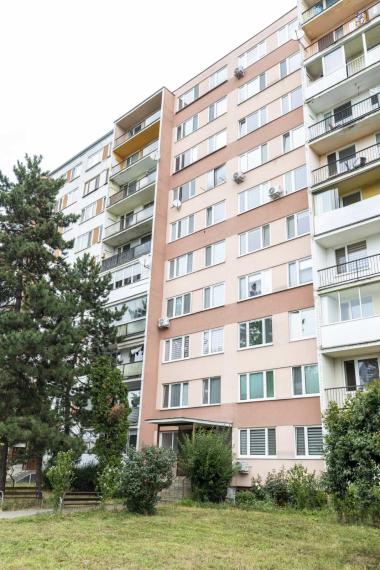 Na prenájom kompletne zariadený 1 izbový byt - Čingovská ulica - Kosice - Nad jazerom