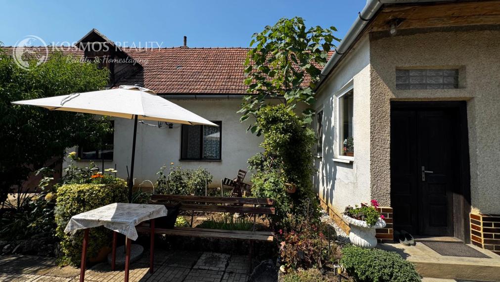 Rodinný dom s atmosférou chalupy, veľkým pozemkom a potokom – Drienovec