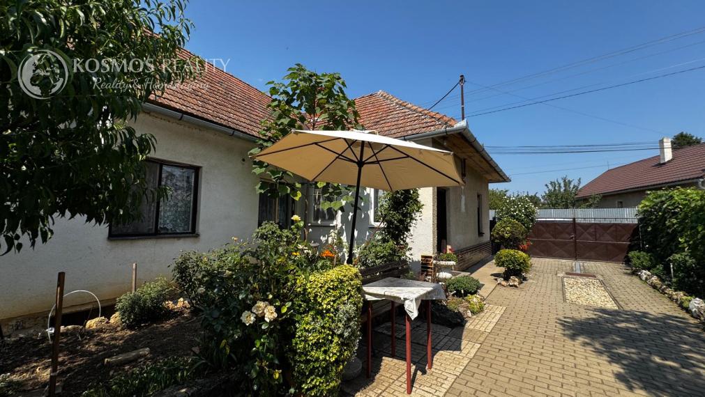 Rodinný dom s atmosférou chalupy, veľkým pozemkom a potokom – Drienovec