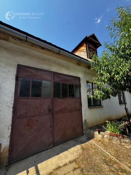 Rodinný dom s atmosférou chalupy, veľkým pozemkom a potokom – Drienovec