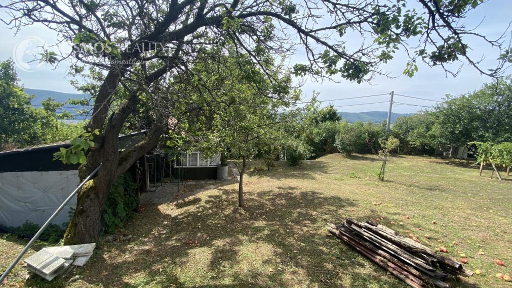 PREDAJ Chatka s nádhernou vinicou, Hrušov